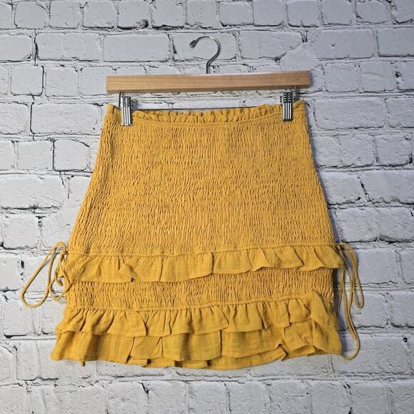 Le Lis Womens Smocked Ruched Side Golden Yellow Mini Skirt Size Medium